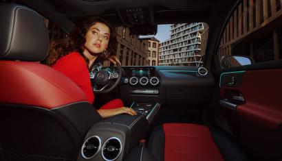În luna martie, Mercedes-Benz celebrează eleganța, forța și inspirația feminină